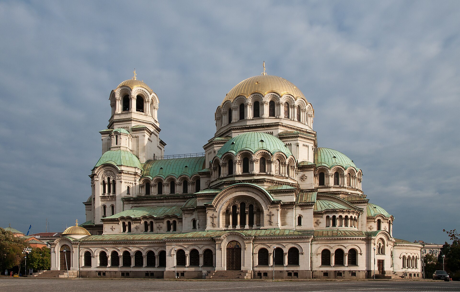Vista exterior de la catedral de Alejandro Nevski en Sofía, Bulgaria