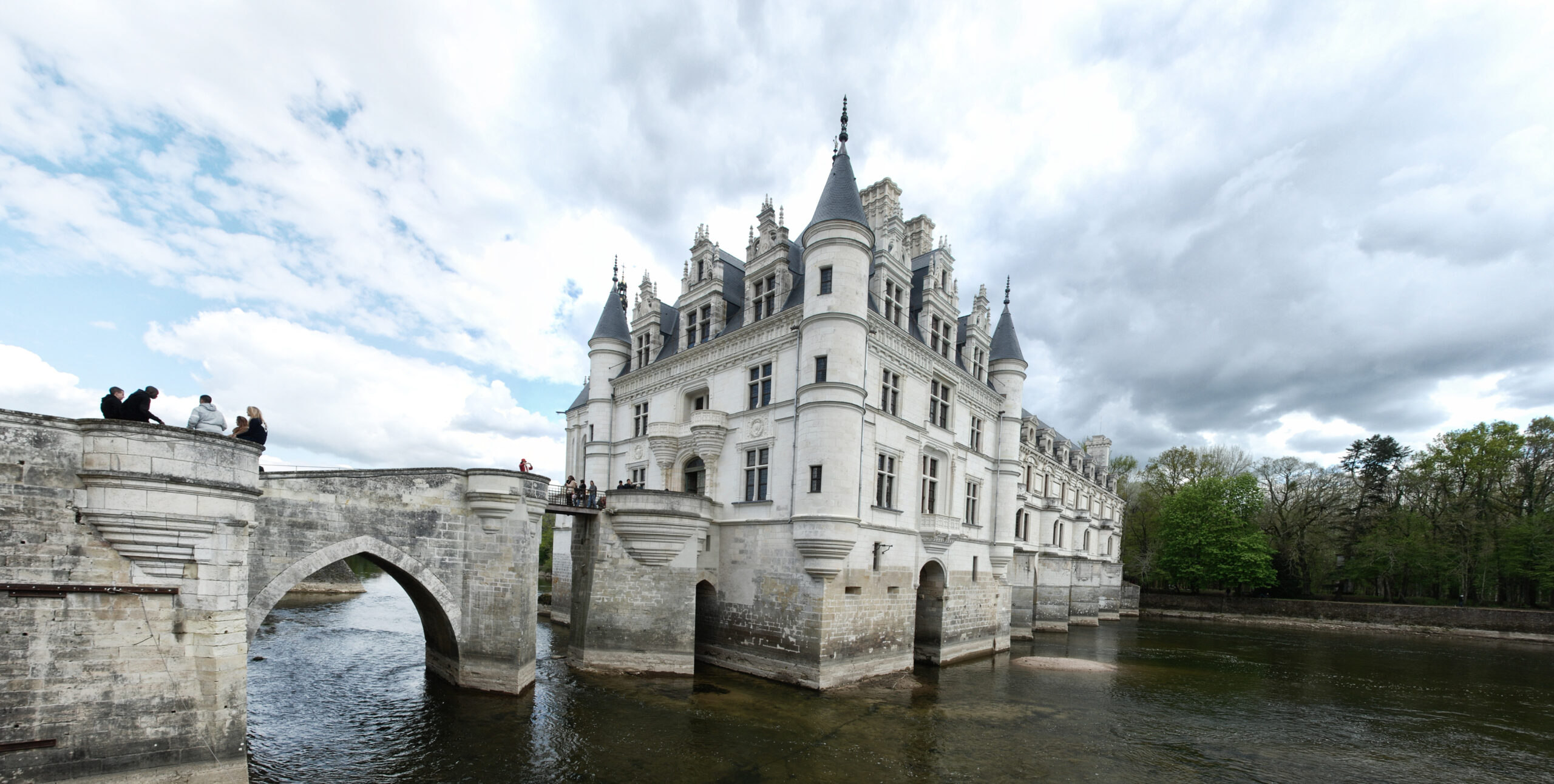 Castillo de Chenonceau y jardines del Valle del Loira en primavera