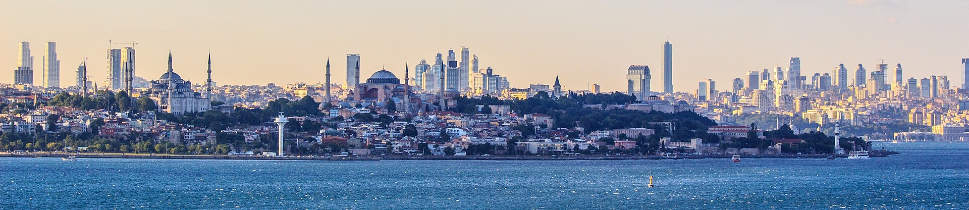 Vista panorámica de Estambul y su perfil urbano