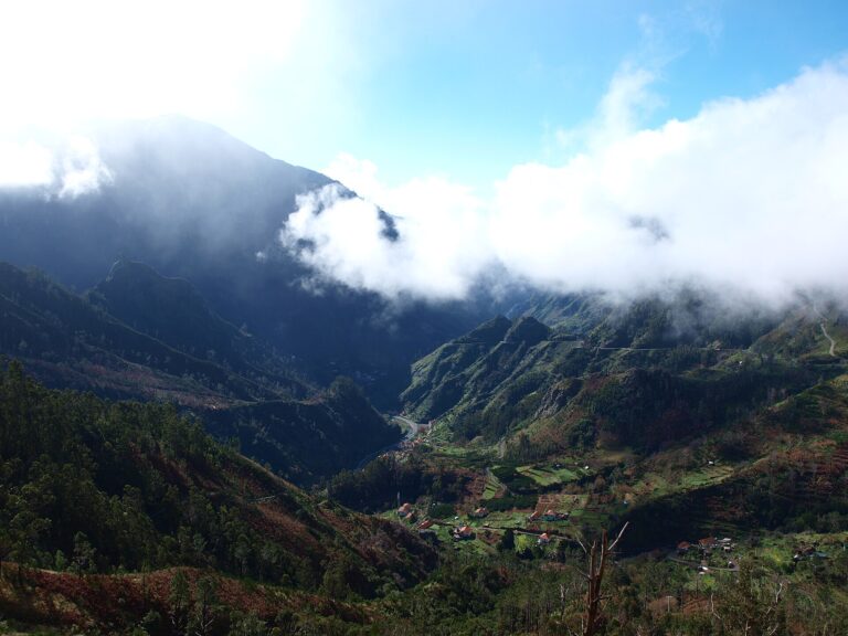 Paisaje montañoso de Serra de Água en la isla de Madeira