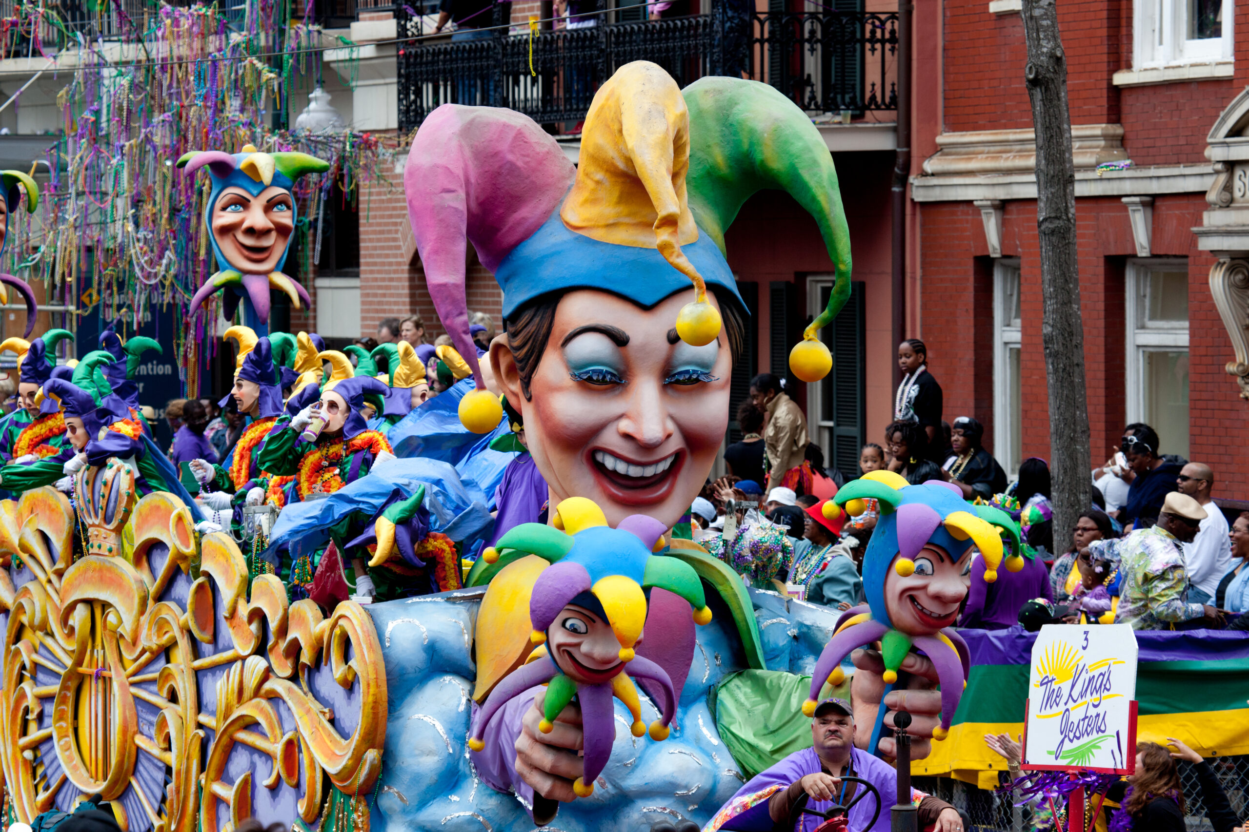 Desfile de Mardi Gras en Nueva Orleans durante febrero