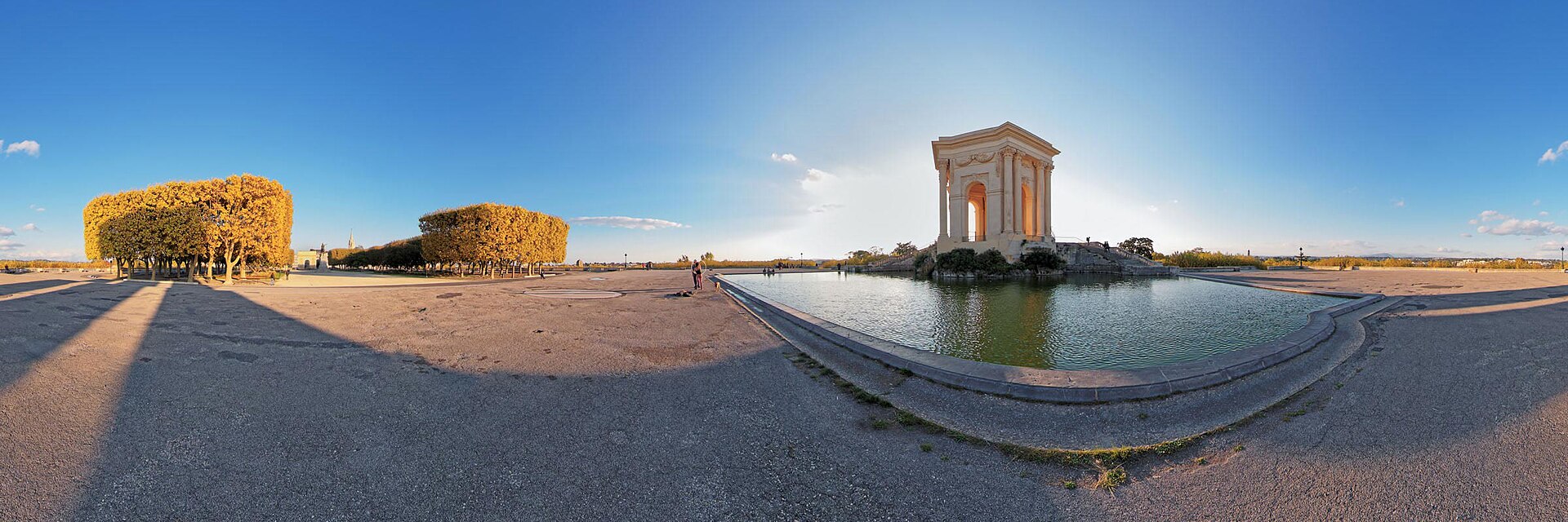 Promenade du Peyrou en Montpellier para una escapada internacional barata