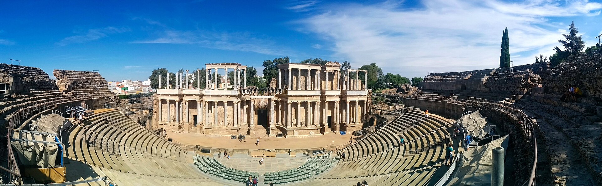 Vista panorámica del Teatro Romano de Mérida en una ruta por Extremadura