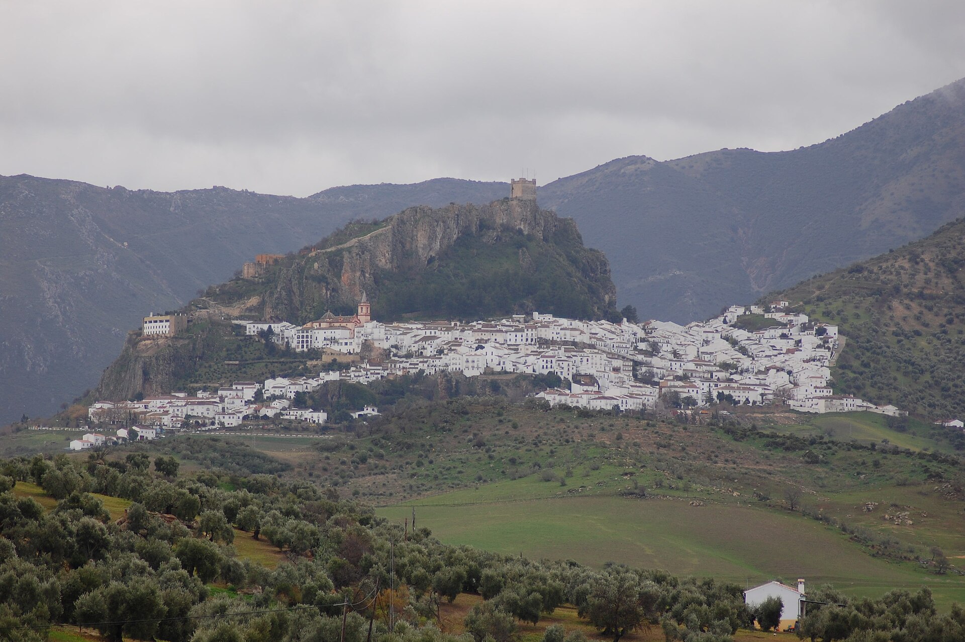 Zahara de la Sierra en la Ruta de los Pueblos Blancos de Cádiz y Málaga