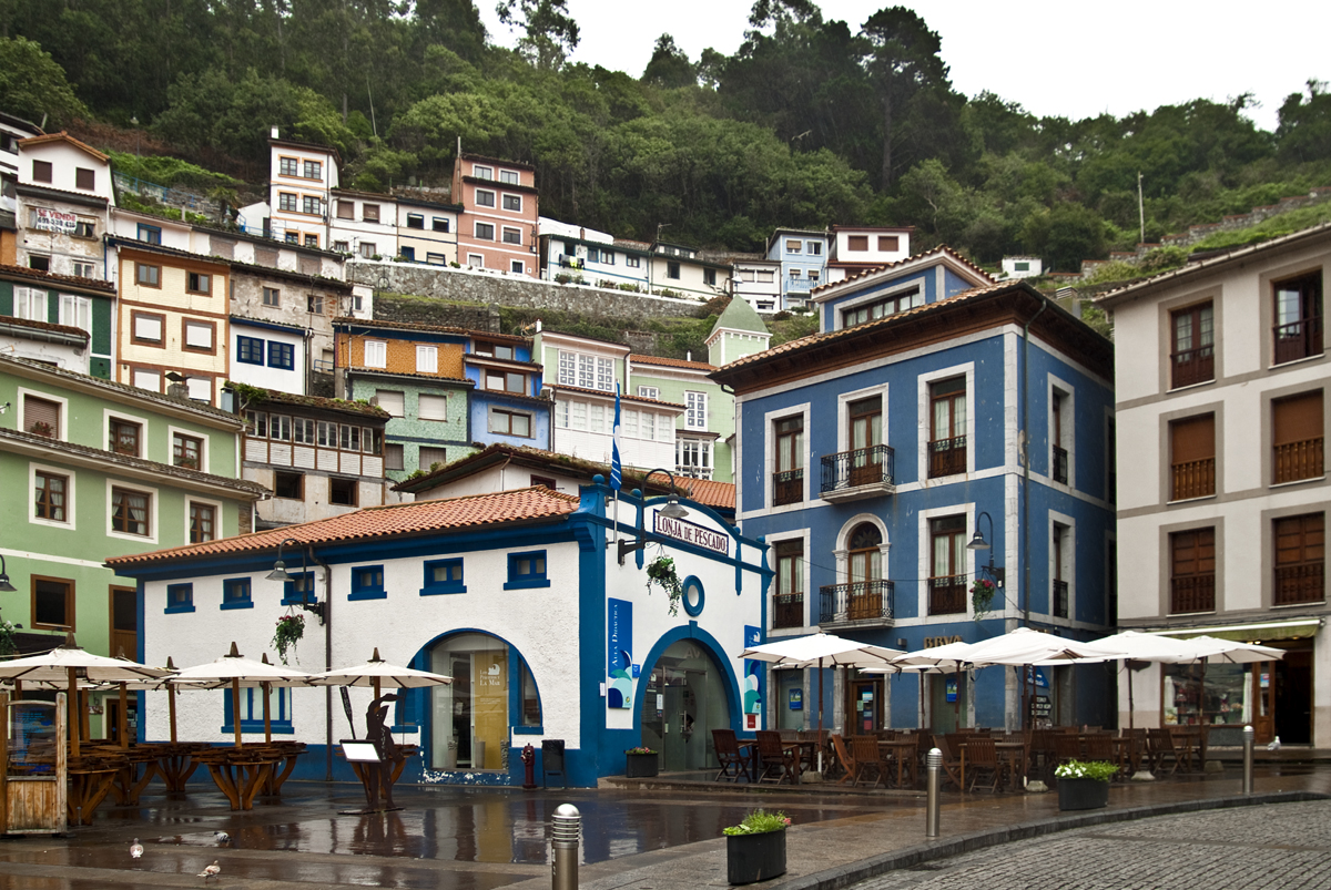 Casas de colores de Cudillero sobre el puerto