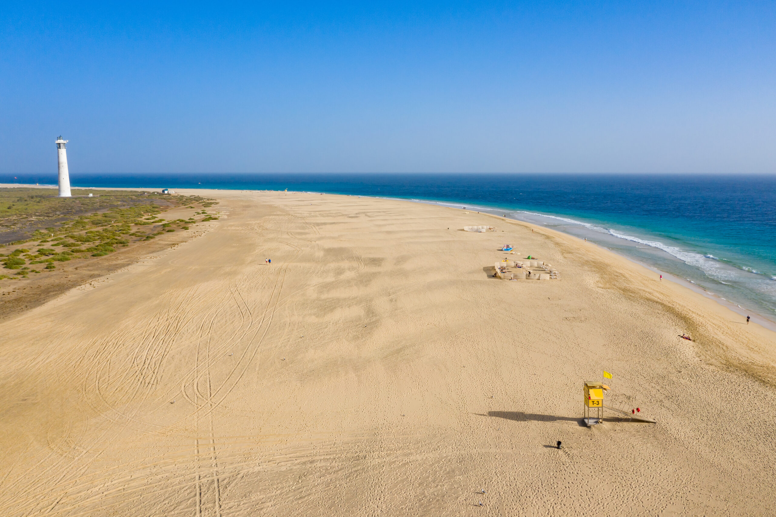 Playa de Jandía con arena clara y agua azul en Fuerteventura