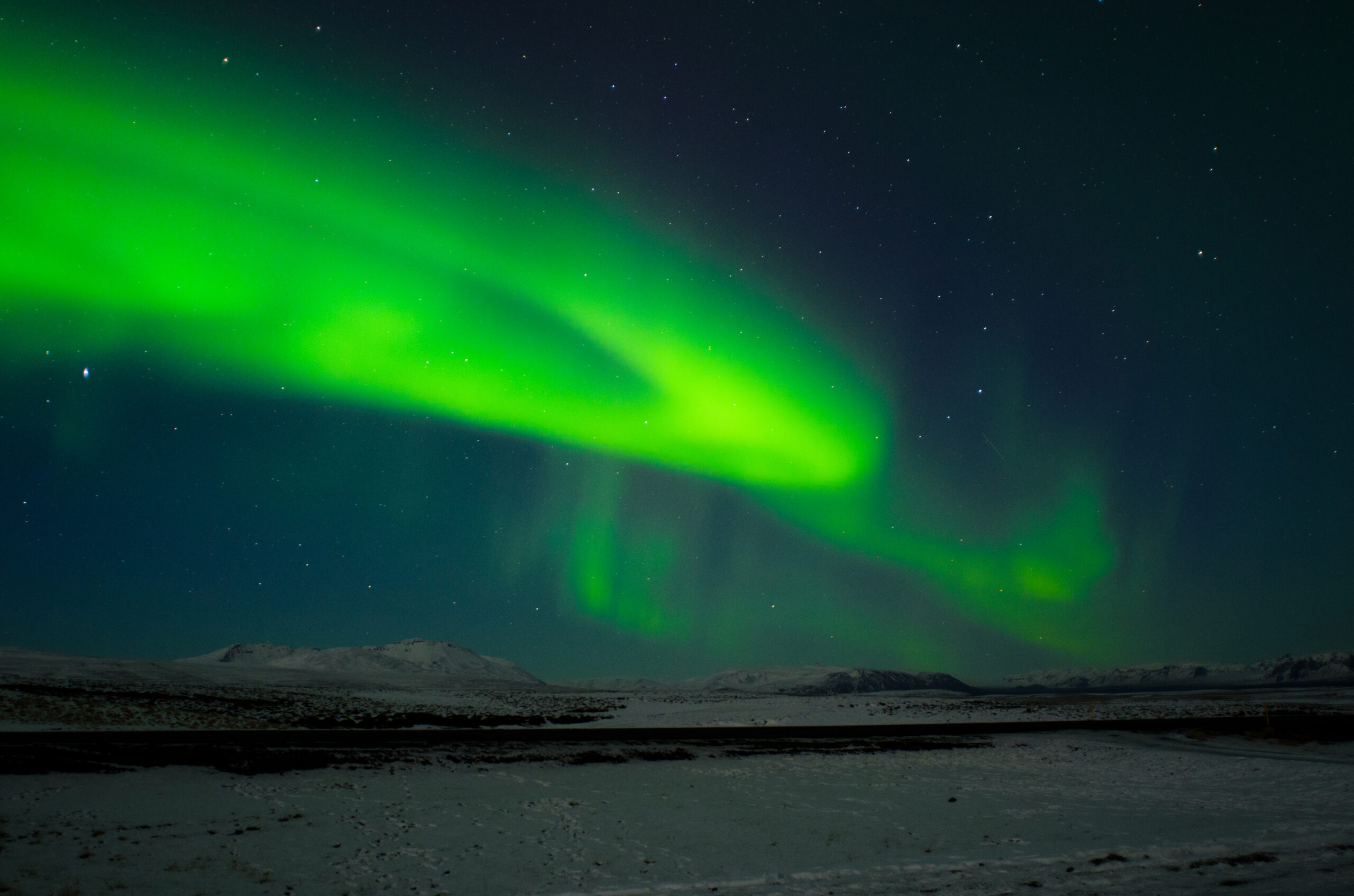 Aurora boreal sobre el Parque Nacional de Thingvellir en Islandia