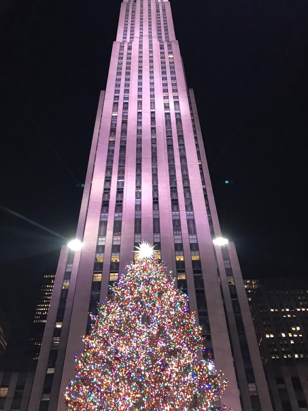 Árbol de Navidad iluminado en Rockefeller Center, Nueva York